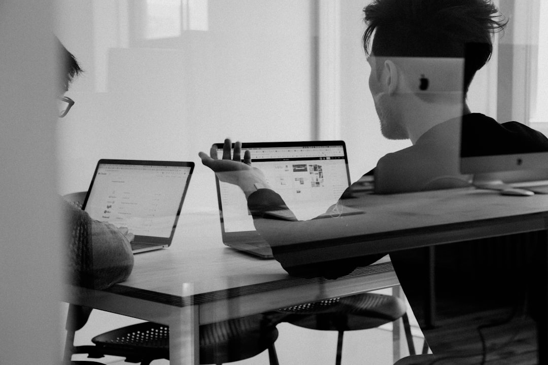 Équipe ValorConnect en réunion avec des clients entreprise